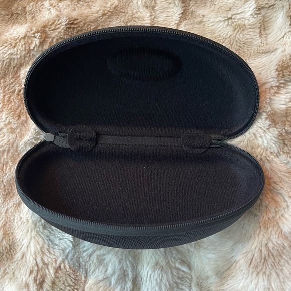 Oakley Sunglasses Case - Picture 5 of 5